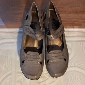 Elegant Women's Flats in Taupe by Fidji